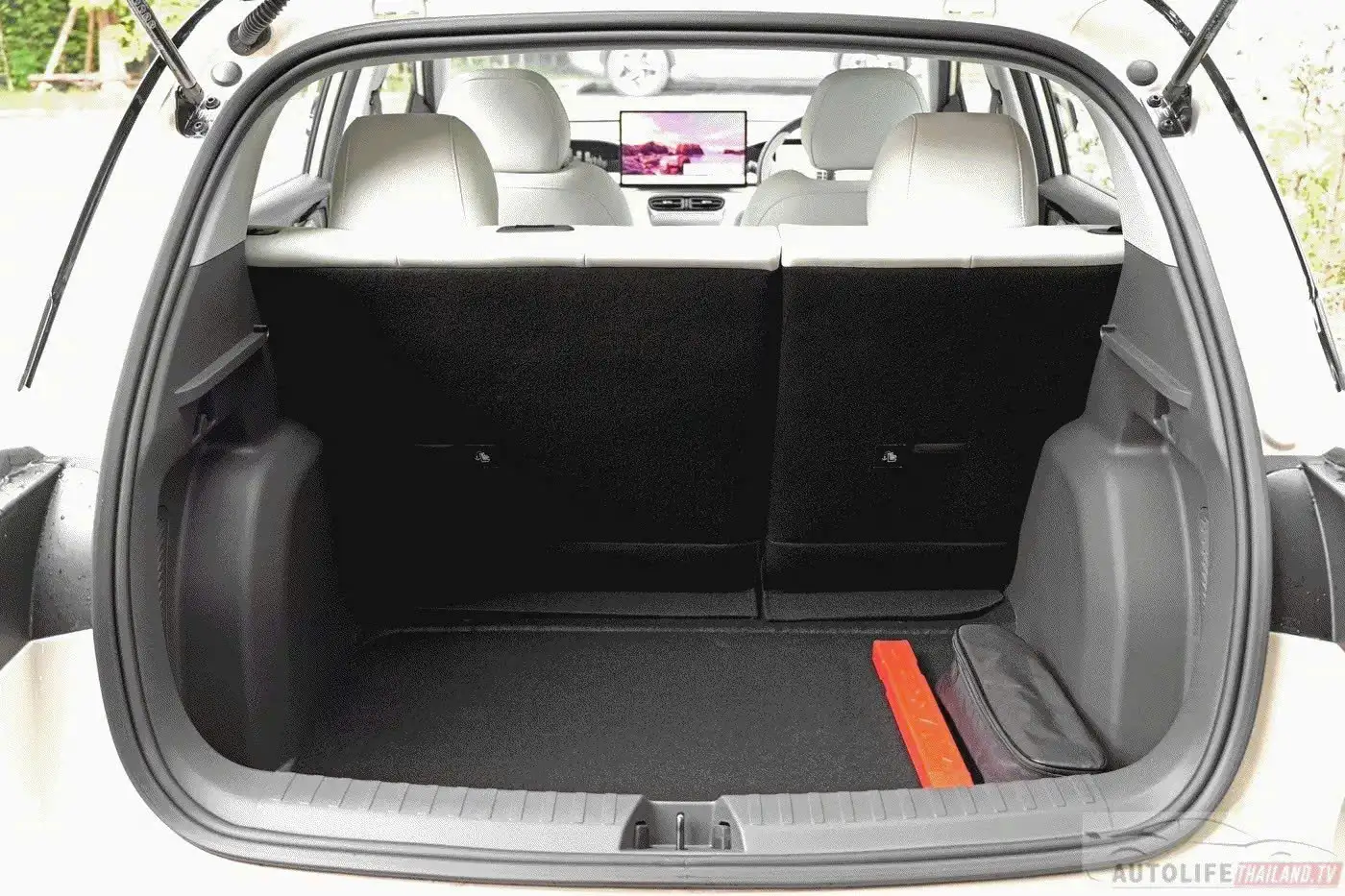 z7444303508933_6f10f20f0bf061a53bcca15755db9d54
